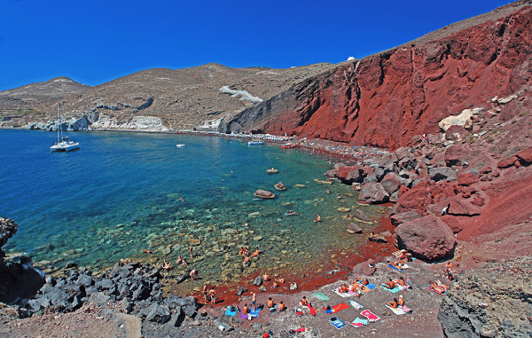 Красный пляж в Санторини (Греция)
