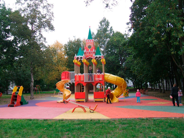 Современная детская площадка