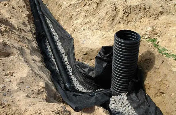 Устройство дренажной скважины