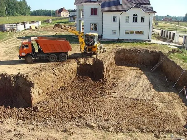 Рытье котлована с отгрузкой