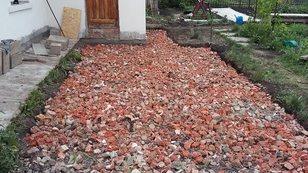 Кирпичный бой в загородном хозяйстве
