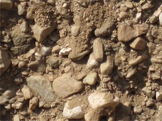Крупнообломочный грунт с песком в основе