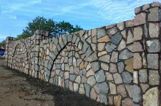 Ограда по мозаичной технологии