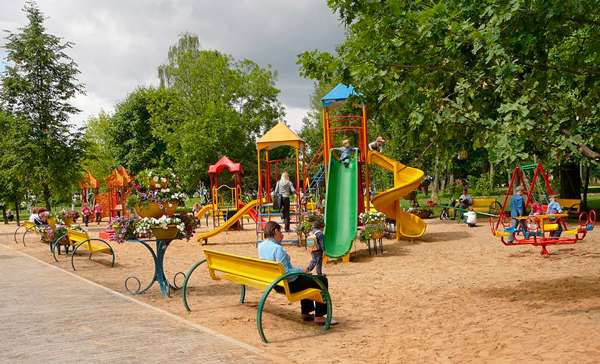 Особенности устройства детских площадок с использованием сыпучих материалов