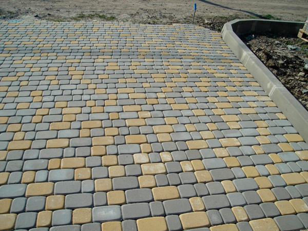 Укладка тротуарной плитки на бетонное основание: теория и практические советы